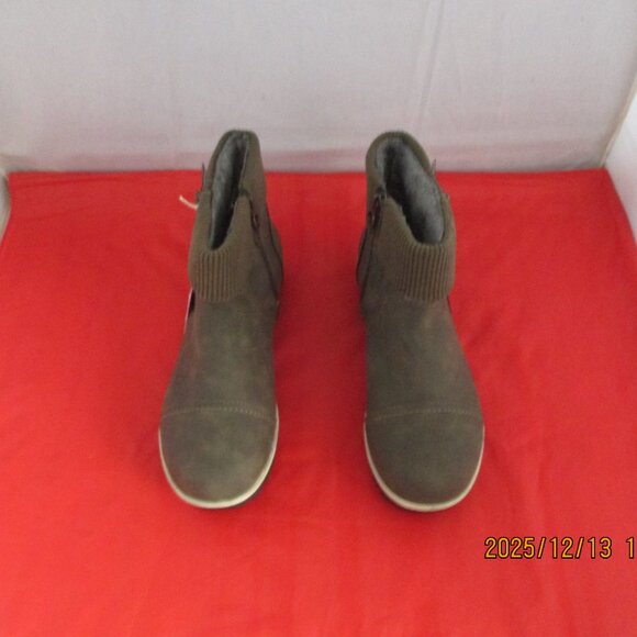 JAMBU JBU Women's Karissa Encore Booties $99 - US Size 7 1/2 - Olive - 1412 - Picture 3 of 9